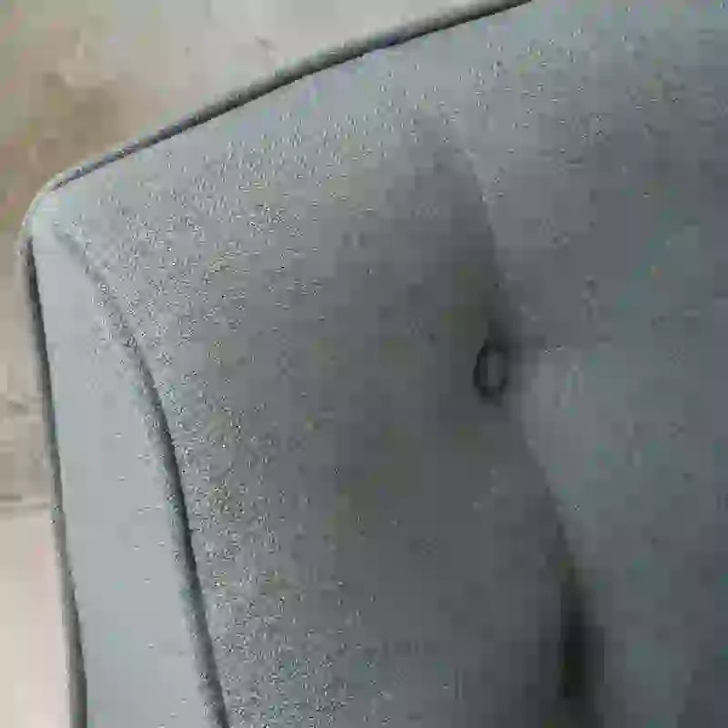 Fauteuil d'appoint capitonné avec pieds en épingle à cheveux en fer