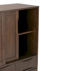 Meuble de rangement moderne du milieu du siècle de 122 cm de large avec portes coulissantes et tiroirs