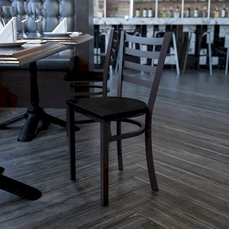 Chaise de salle à manger en métal à dossier échelle avec assise en bois