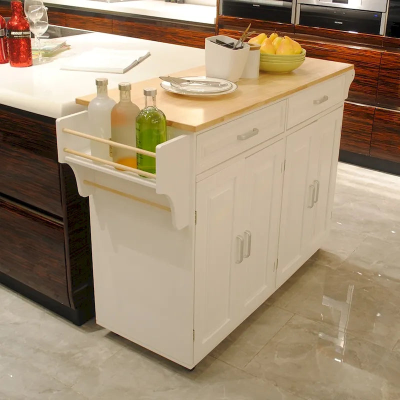 Dessert de cuisine avec plateau en bois et rangement