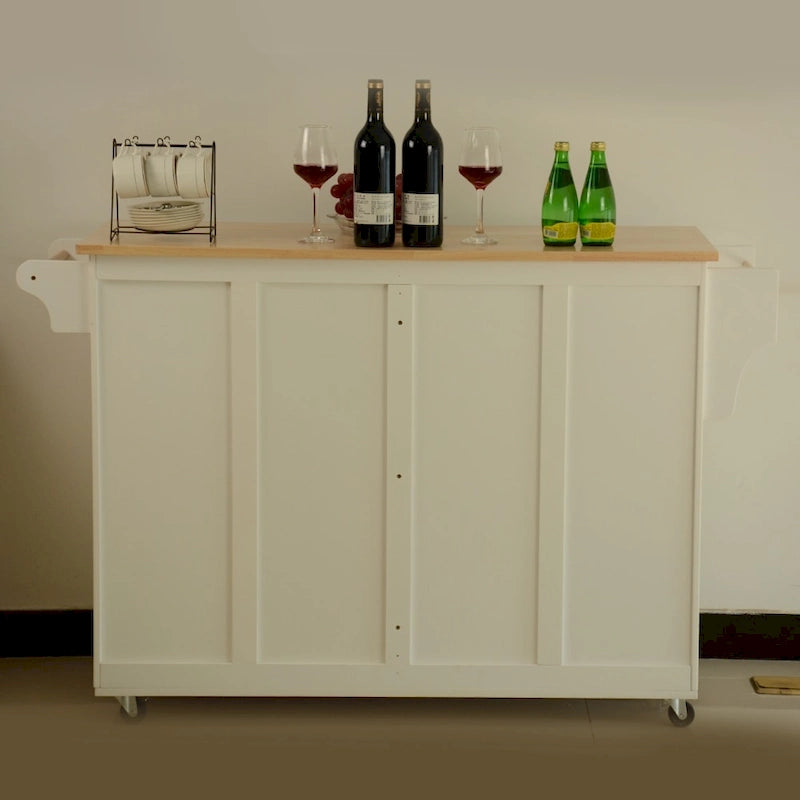 Dessert de cuisine avec plateau en bois et rangement